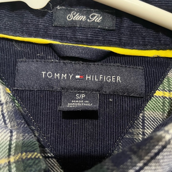 ⭐️ 2 for 1 ⭐️ Tommy Hilfiger Long Sleeve Flannel - Picture 3 of 3